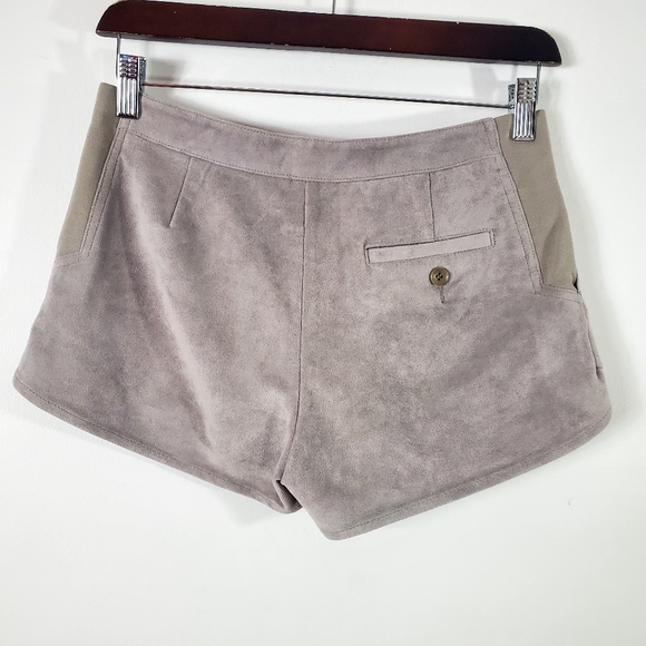 BCBG “Phillipa” Gray Suede Pull-On Shorts - sz S - Picture 2 of 9